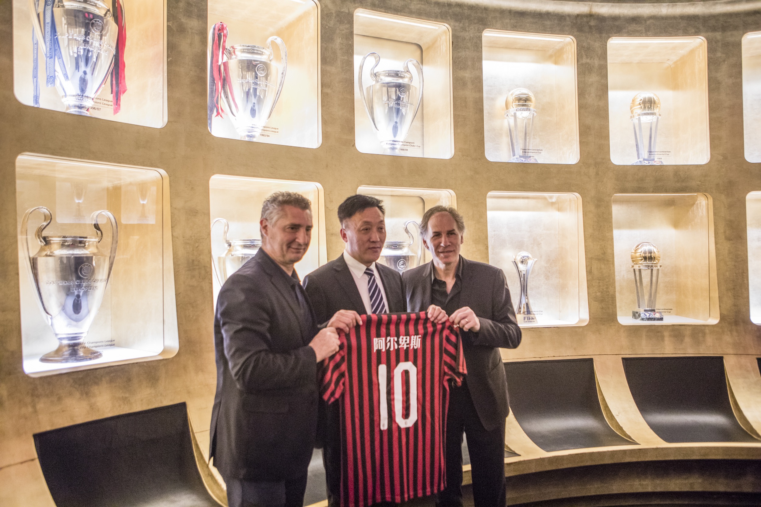 英超焦点战：利物浦主场迎战热刺,（英超重磅对决：利物浦主场对阵热刺）