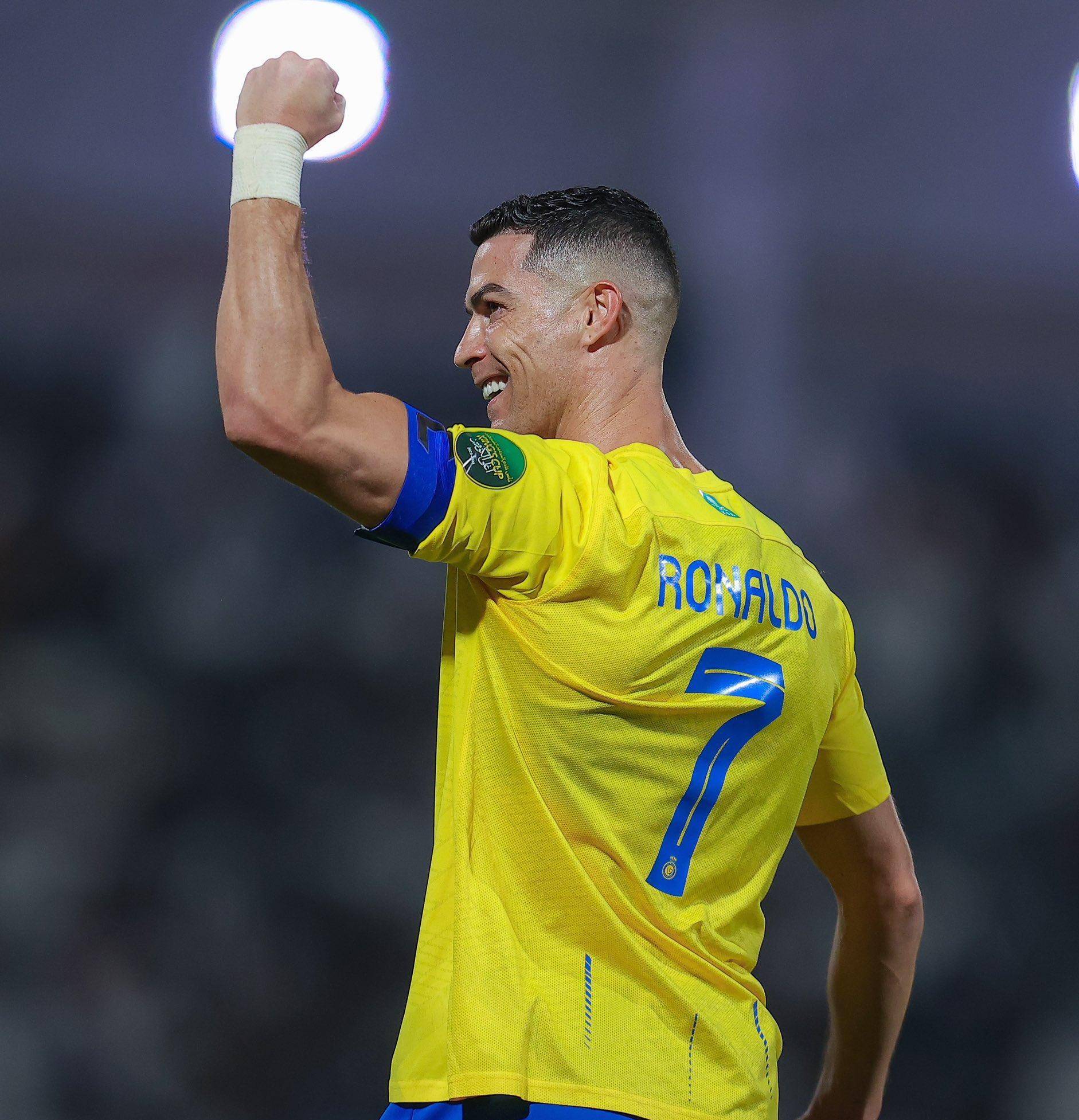 库尔图瓦：比赛中我在想“幸好我和姆巴佩是队友”（库尔图瓦：比赛时我心想，幸好姆巴佩是我队友）