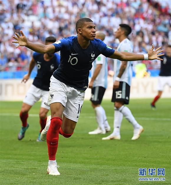 奇克助米兰反败为胜（奇克建功助米兰逆转取胜）