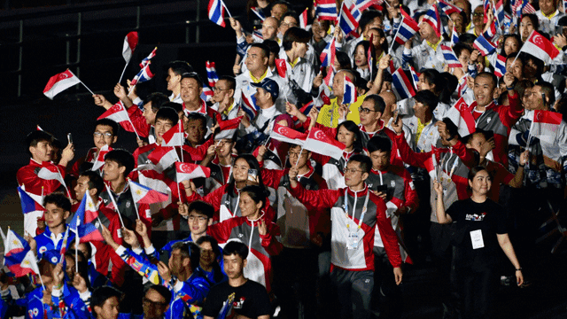 扛起球队进攻！小波特半场19分4抢断，第二节5中5（小波特火力全开：半场19分4抢断，次节5投5中扛起进攻）