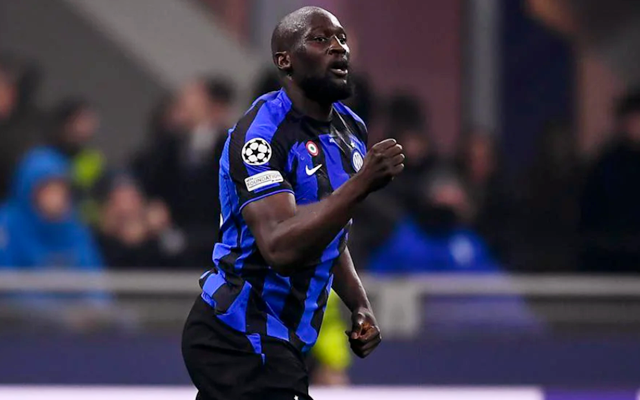 香港球迷：哲凯赖什登场令人激动！（香港球迷：哲凯赖什出场瞬间点燃全场）