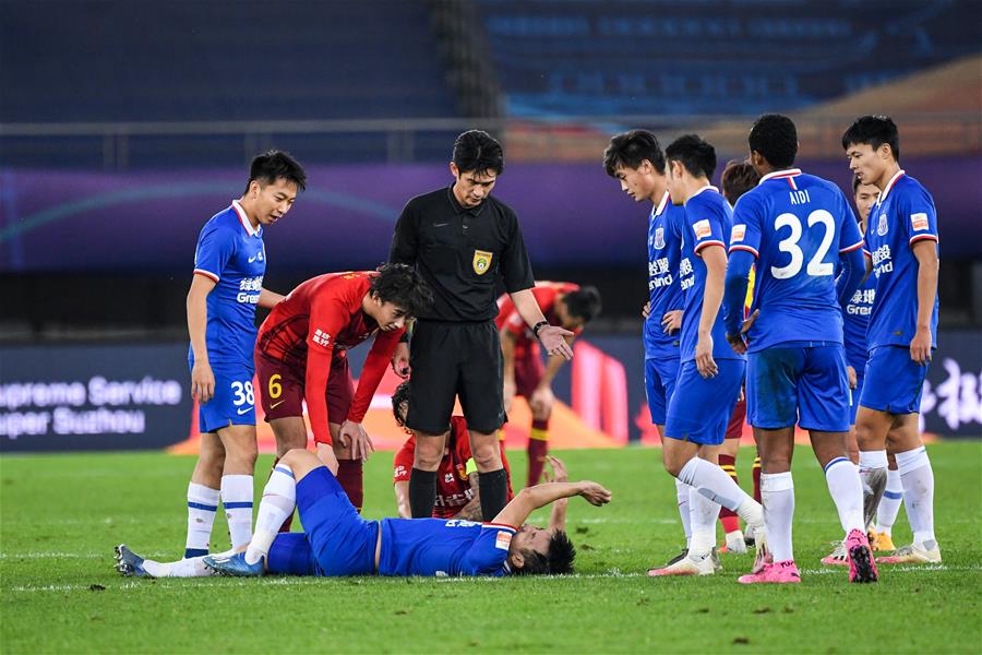 横看成岭侧成峰，乔治娜晒出差照秀出傲人身材（换个角度皆风景，乔治娜晒差旅美照尽显好身材）