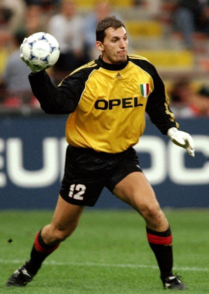 NBA交易市场最新动态：火箭完成签约,（NBA交易快报：火箭敲定新签约）