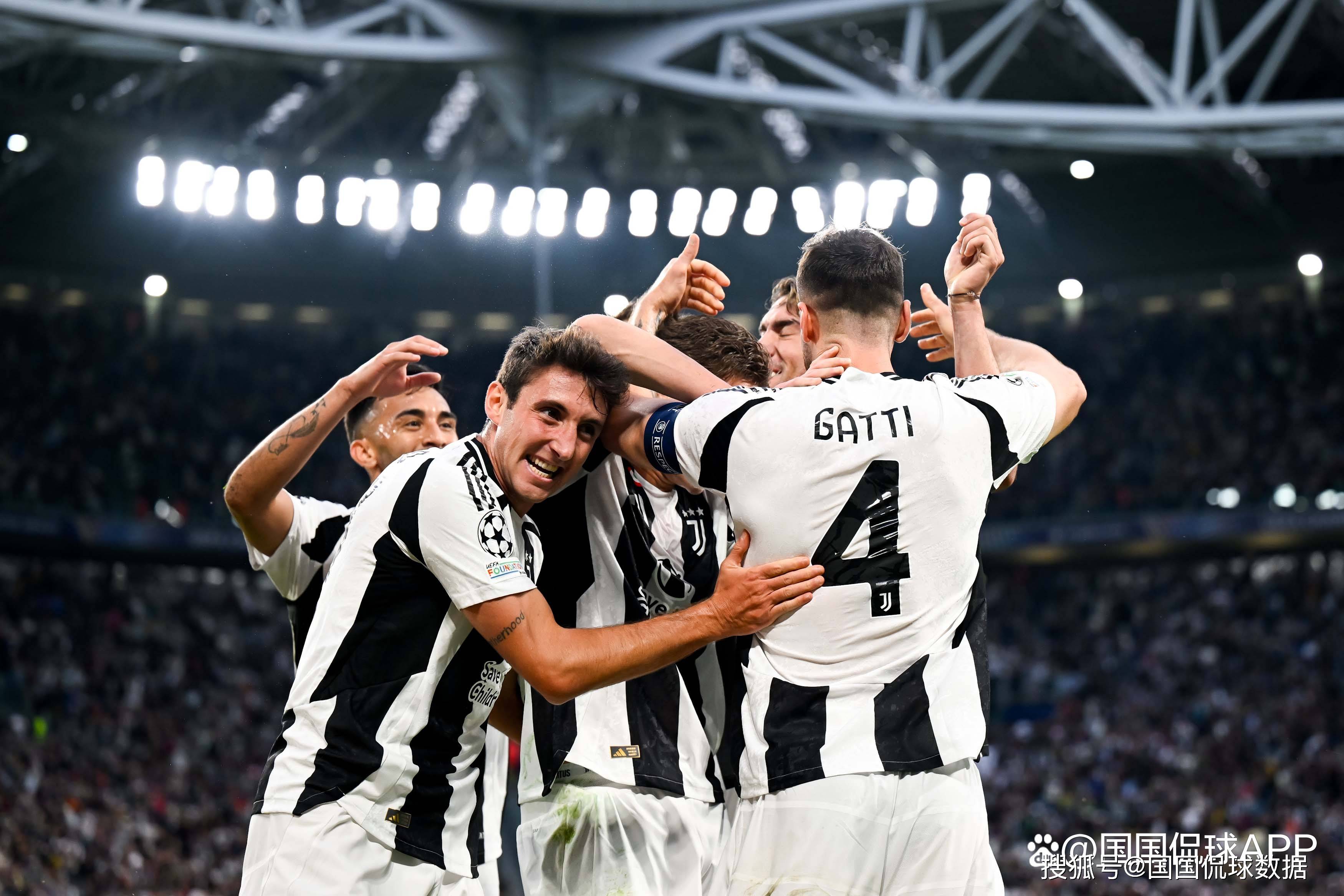 普利西奇成为英雄，AC米兰逆转都灵，重返意甲榜首（普利西奇一锤定音，AC米兰逆转击败都灵，重登意甲榜首）